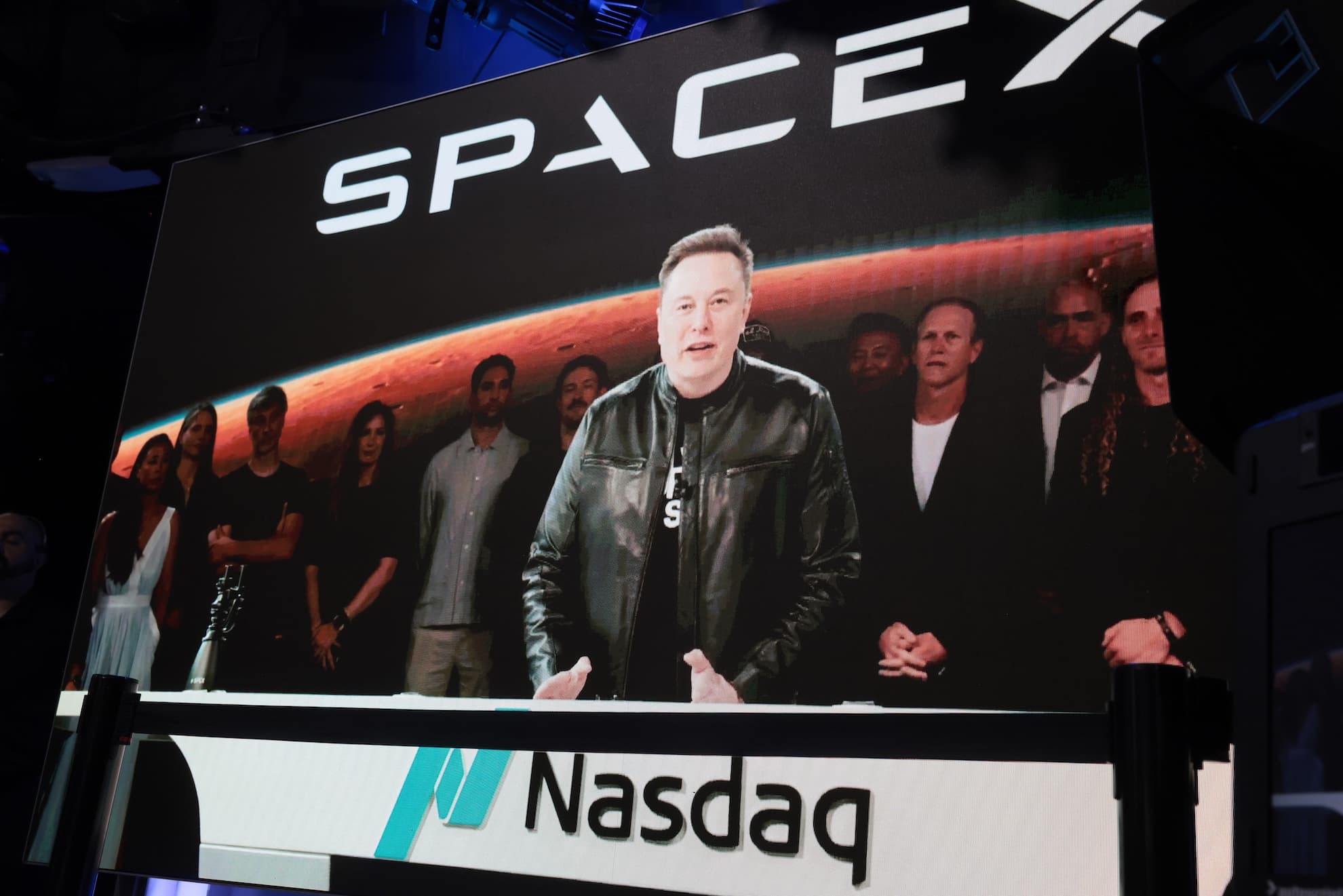 SpaceX-ის რაკეტა გაშვების მოედანზე