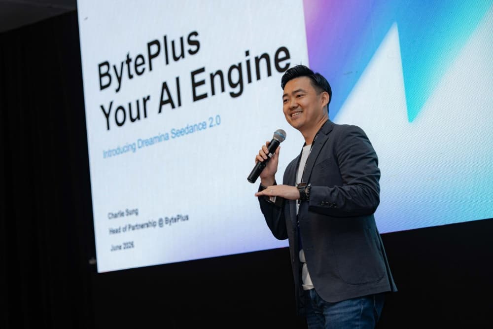 BytePlus-ის წარმომადგენლები და მედია ექსპერტები დისკუსიის დროს