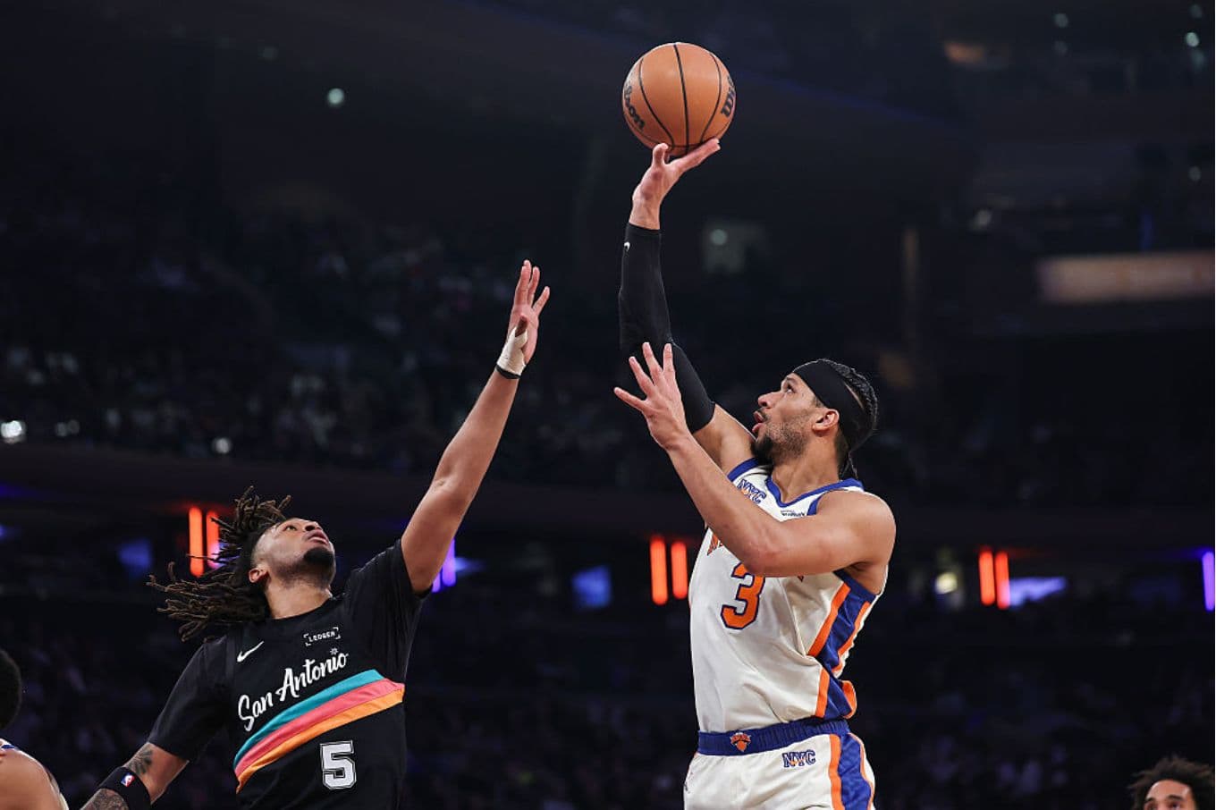 NBA-ის ფინალური თასის გამოსახულება მოედანზე