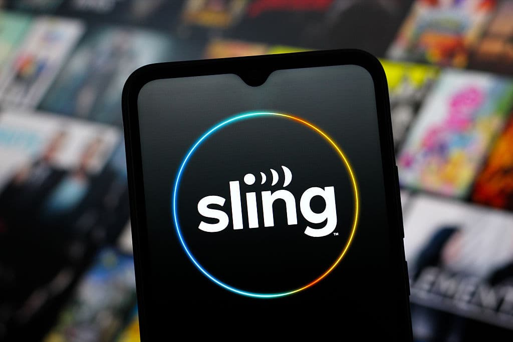 Sling TV-ის აპლიკაციის ლოგო და სპორტული ტრანსლაციების ვიზუალი