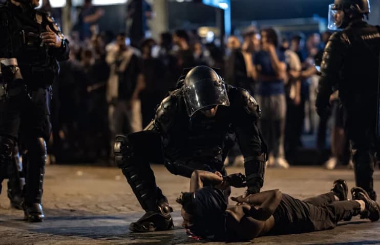 პოლიცია და ფანები პარიზის ქუჩებში ჩემპიონთა ლიგის ფინალის შემდეგ